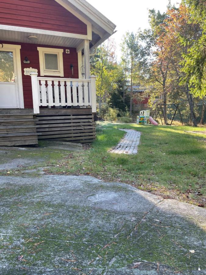 Villa Charmigt Hus Pa Vindoe Stoccolma Esterno foto