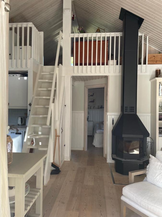 Villa Charmigt Hus Pa Vindoe Stoccolma Esterno foto