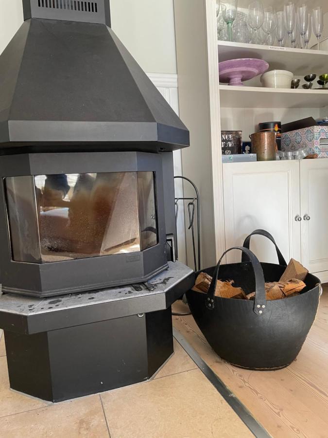 Villa Charmigt Hus Pa Vindoe Stoccolma Esterno foto