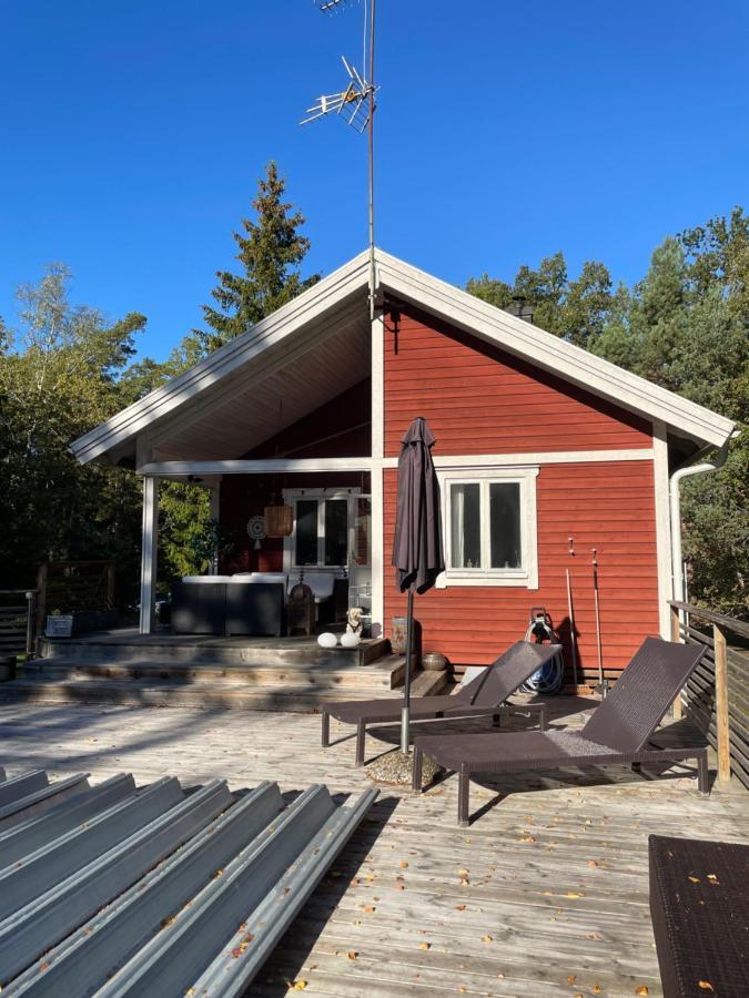 Villa Charmigt Hus Pa Vindoe Stoccolma Esterno foto