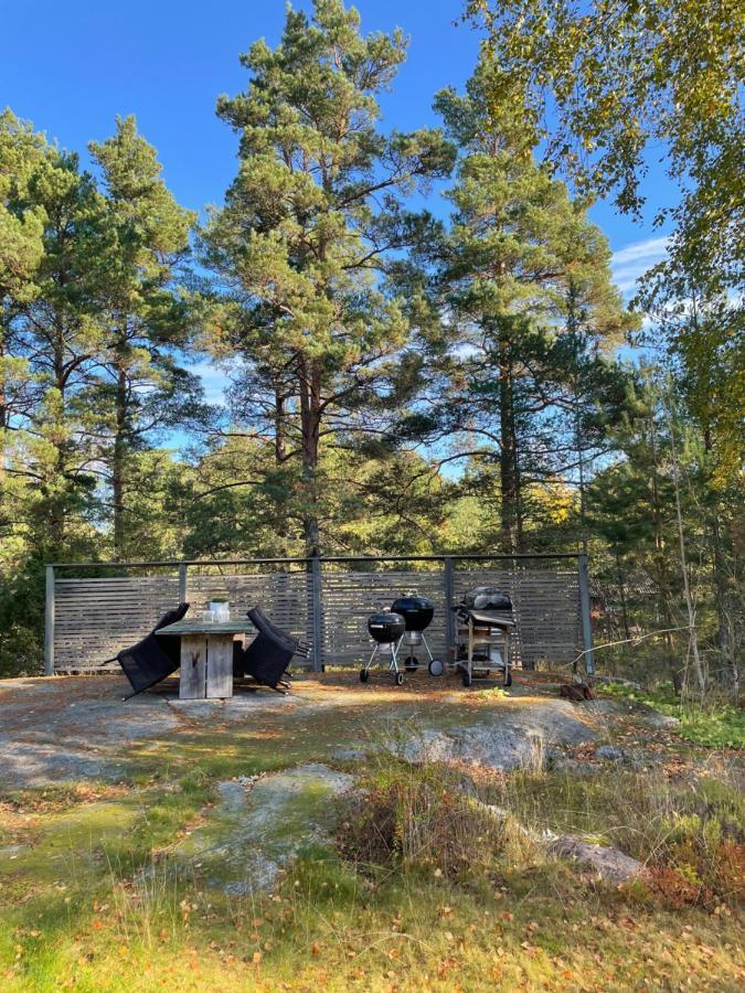 Villa Charmigt Hus Pa Vindoe Stoccolma Esterno foto